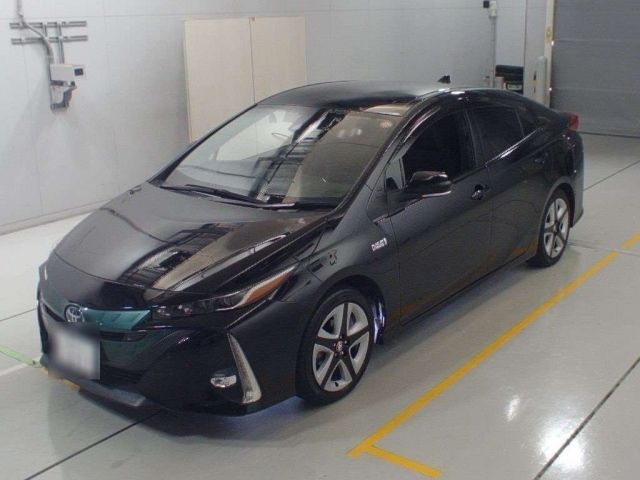 30510 Toyota Prius phv ZVW52 2018 г. (CAA Chubu)